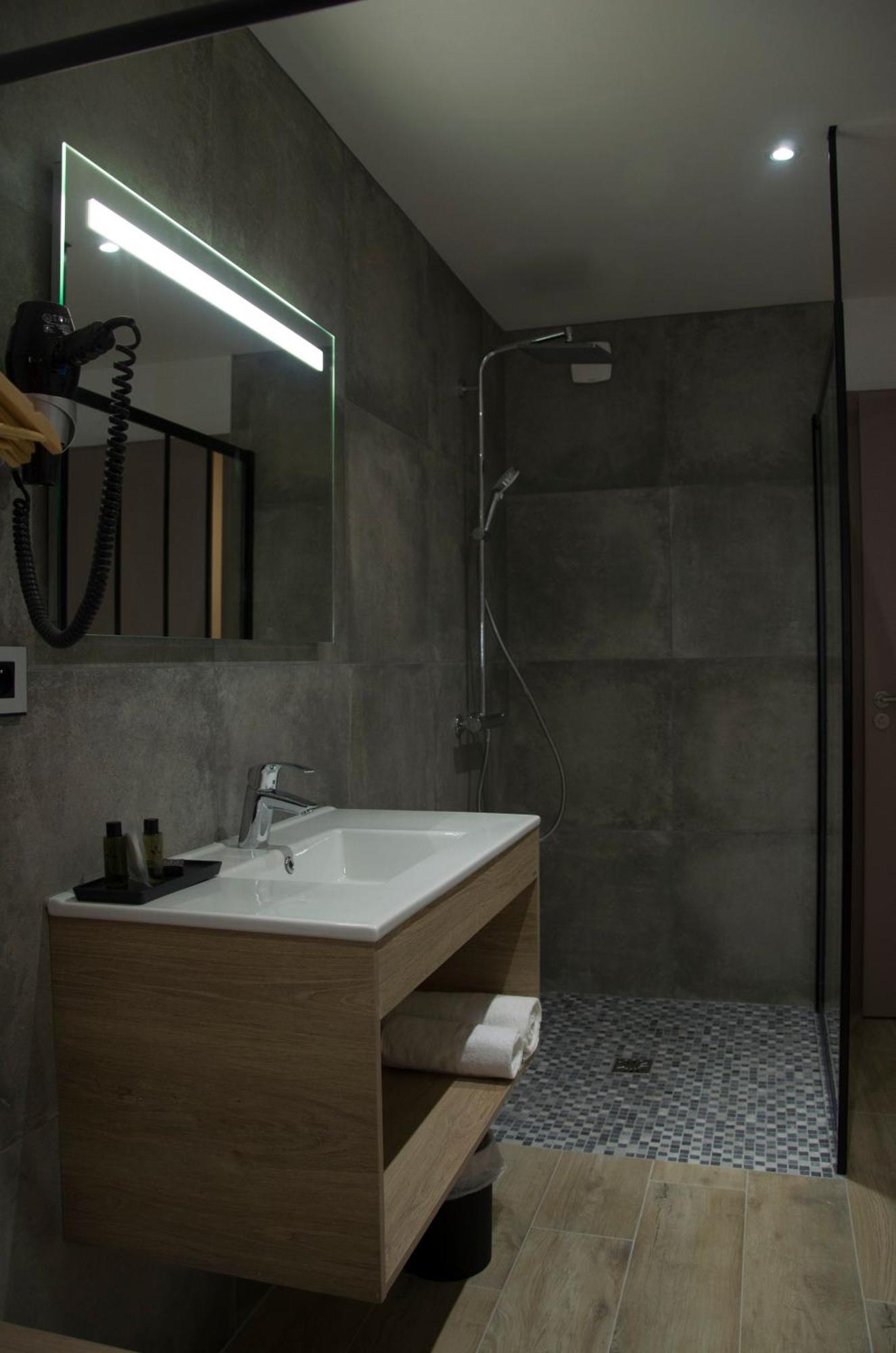 Aux Platanes Hotel Poligny  Phòng bức ảnh